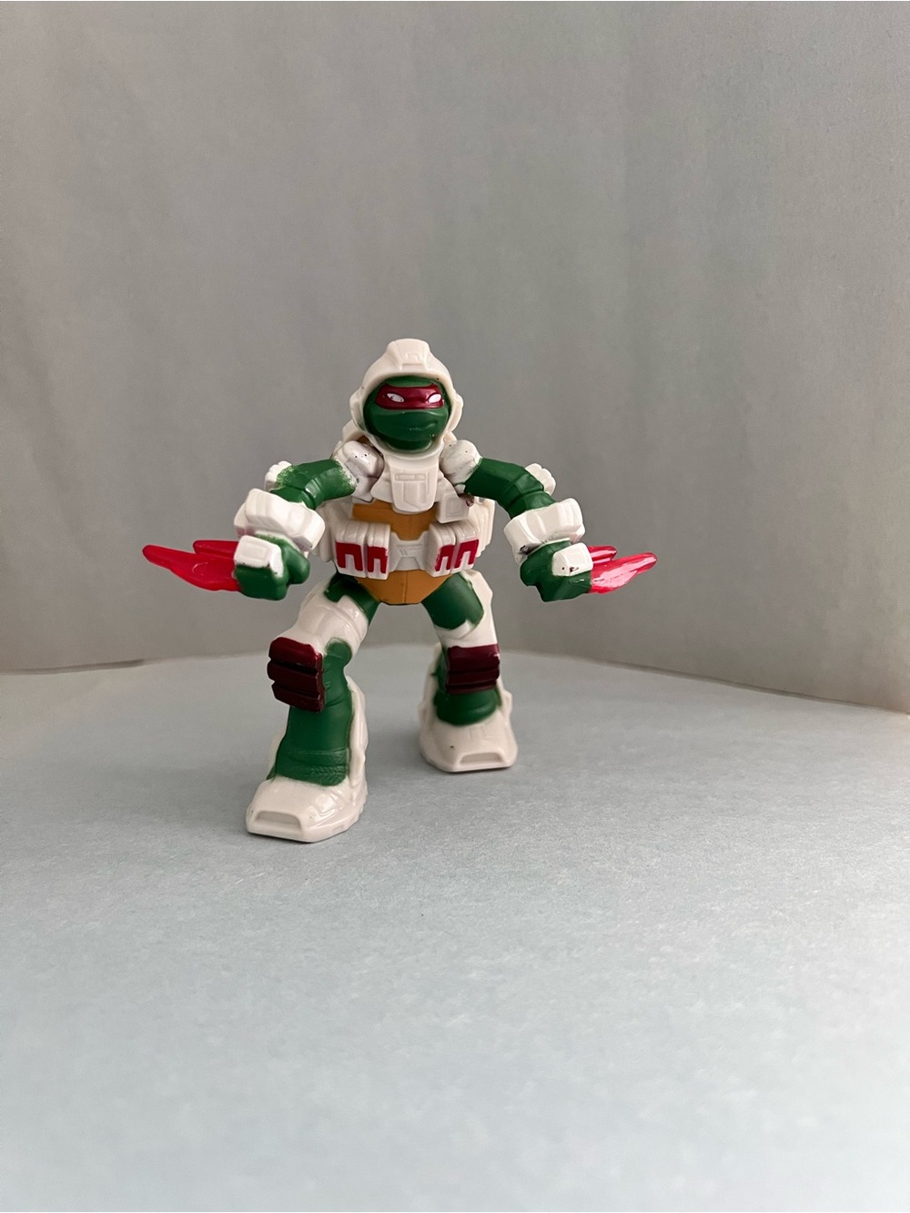 2016 Teenage Mutant Ninja Turtles TMNT 3.5” Viacom Rafael Action Figure
